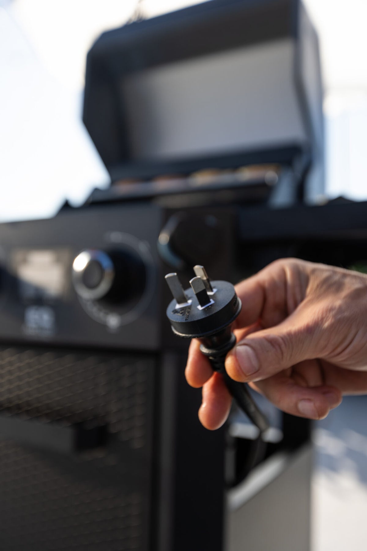 Artusi ATBBQ2ET electric trolley BBQ, lifestyle view