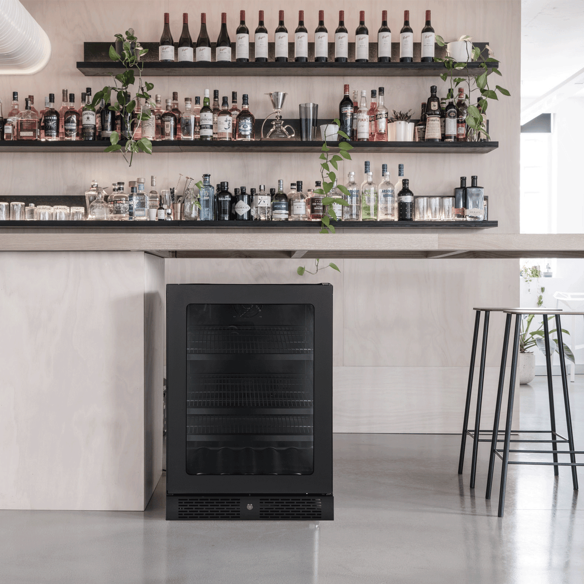 Artusi ABC142BV beverage cooler lifestyle - in a home bar