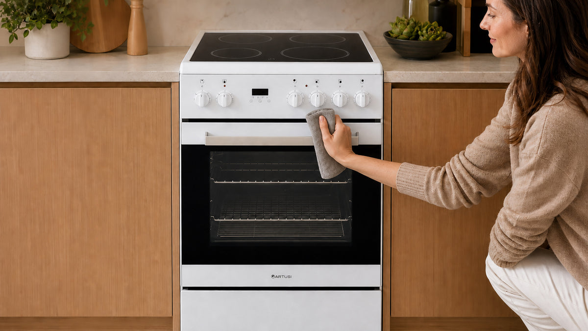 Artusi AFE544W 54cm Freestanding Electric Cooker lifestyle - easy clean