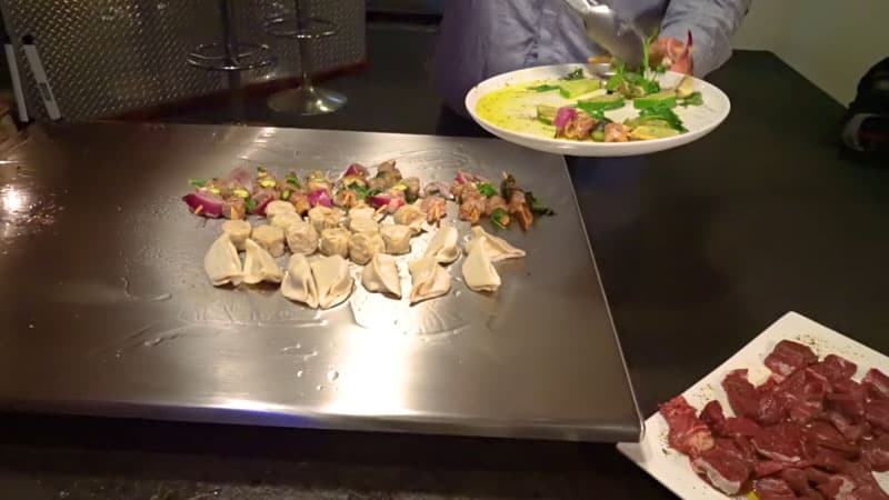 Cook N Dine PU-80 UltraDine teppanyaki grill cooking seafood and vegetables
