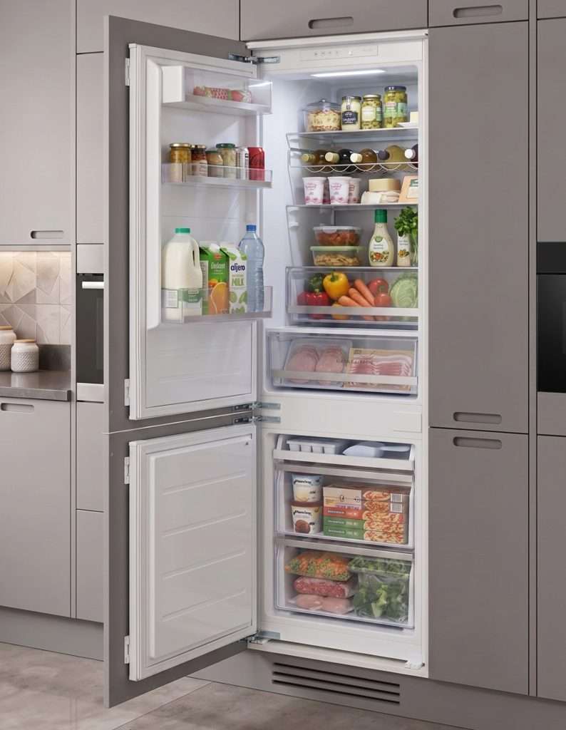 Kleenmaid CRZ27011 integrated refrigerator with bottom mount freezer