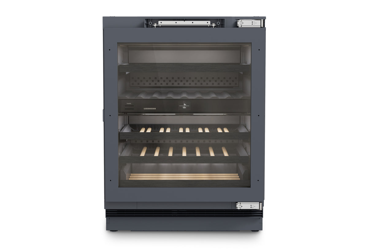 Liebherr UWpr 3662 underbench wine fridge, closed front view with empty shelves