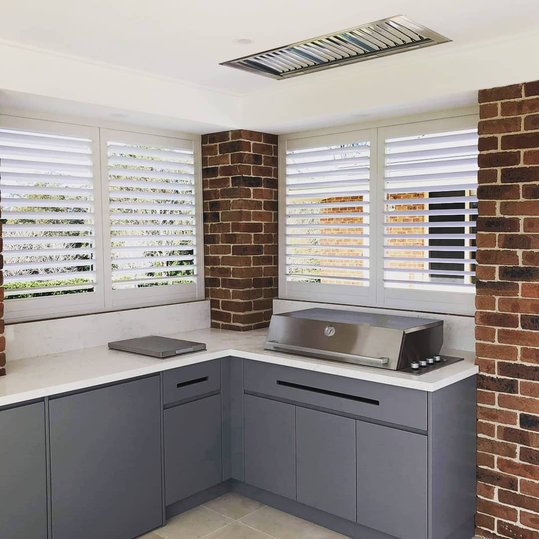 Sirius SL920FRESCO1200 Stella undermount rangehood over an outdoor BBQ